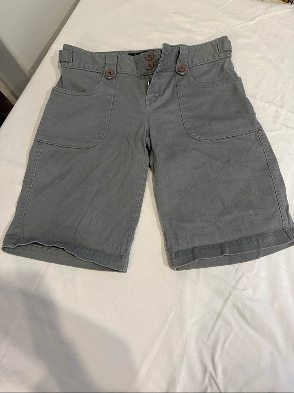 Fox Gray Women's Bermuda Shorts with Front Patch Pockets